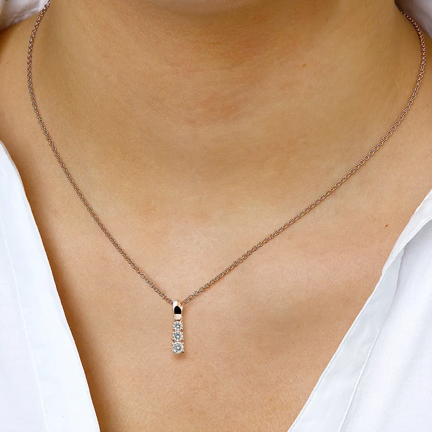 0.45 quilates trilogía colgante diamante en oro rojo 