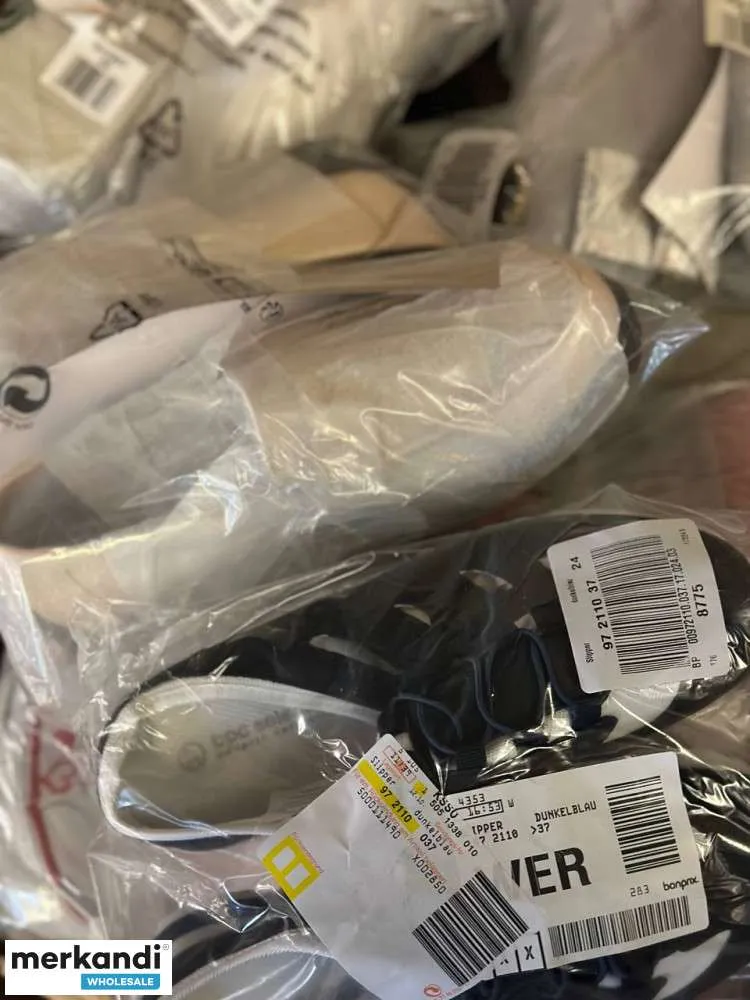 4 € por par en un conjunto de zapatos con una variedad de modelos y tamaños, incluyendo cartón mixto, palet de stock restante, z