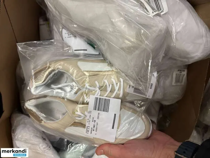 4 € por par en un conjunto de zapatos con variedad de modelos y tallas, paleta de stock restante, que incluye cartón mixto, zapa