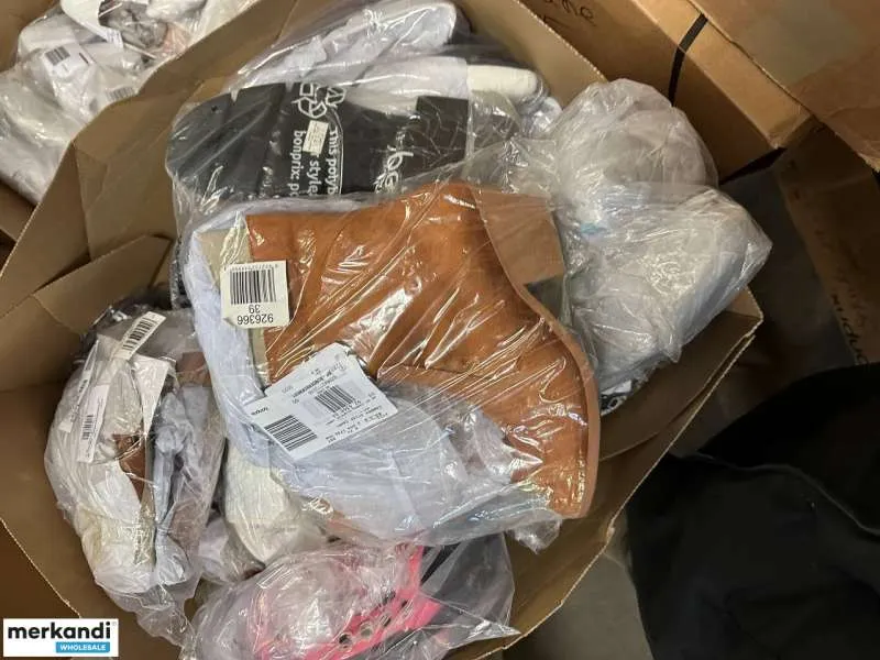 4 € por par en un conjunto de zapatos con variedad de modelos y tallas, paleta de stock restante, que incluye cartón mixto, zapa