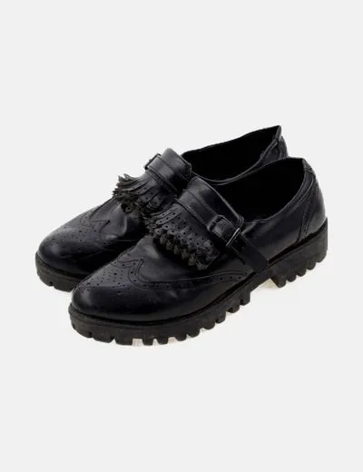Bershka Mocasín negro hebilla