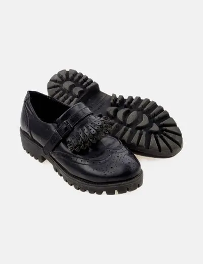 Bershka Mocasín negro hebilla