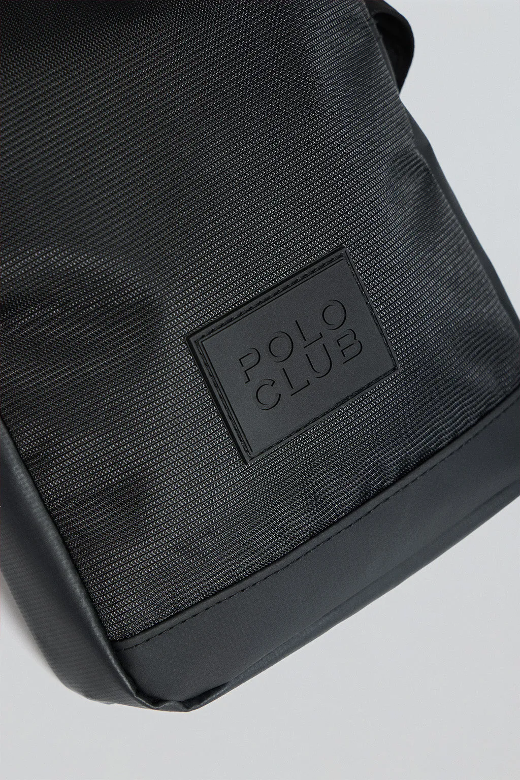 Bolso bandolera negra Riverdale con parche engomado Polo Club