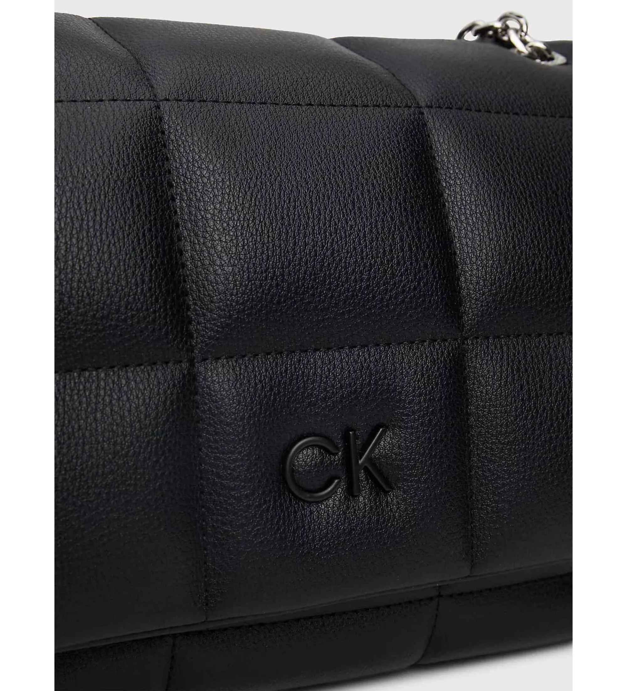 Bolso de hombro convertible acolchado negro