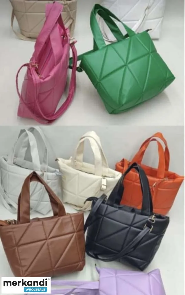 Bolsos de mujer al por mayor con una amplia gama de colores y modelos.