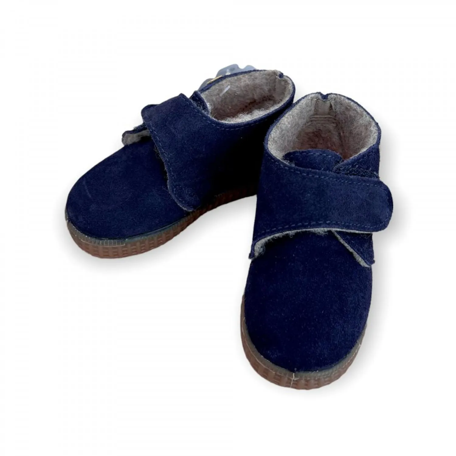 Bota unisex con cierre de velcro. Ante con interior polar