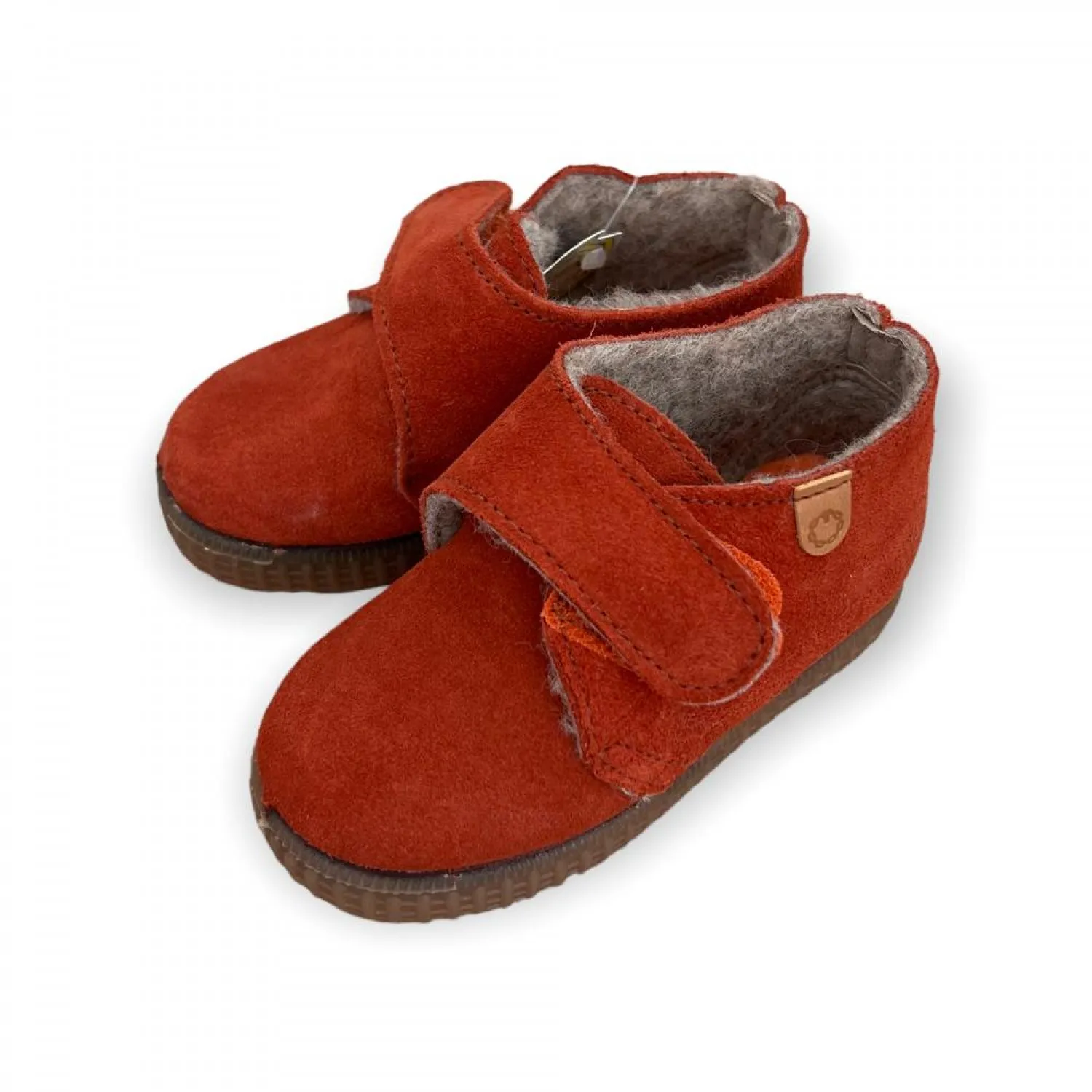 Bota unisex con cierre de velcro. Ante con interior polar