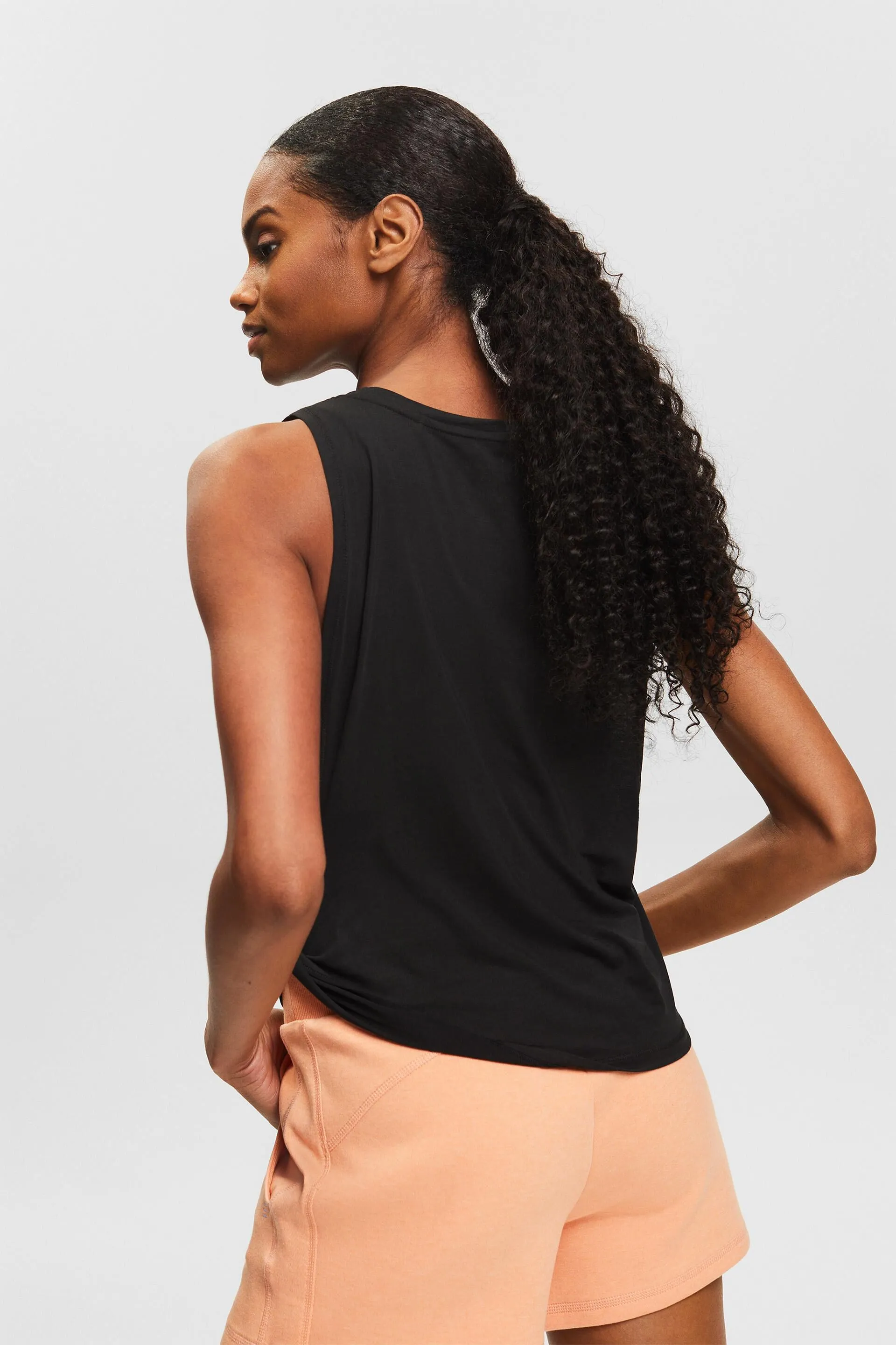 Camiseta de gimnasio con logotipo