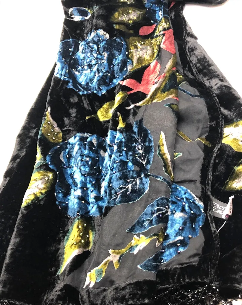 CHALES Y PAÑUELOS NEGROS CON ESTAMPADO DE COLOR, IDEA ORIGINAL PARA HACER UN REGALO ESPECIAL