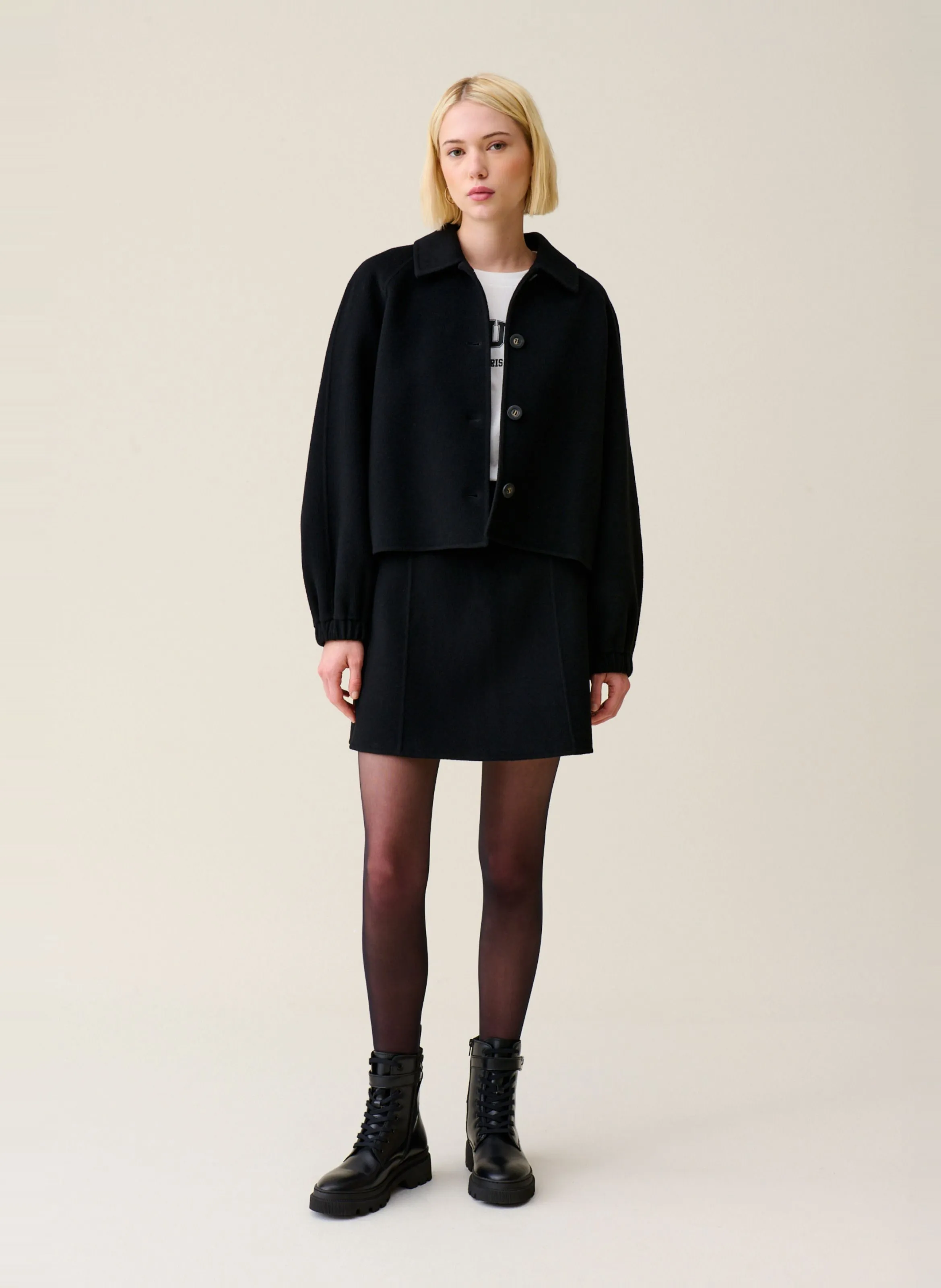 Chaqueta corta de mezcla de lana en negro