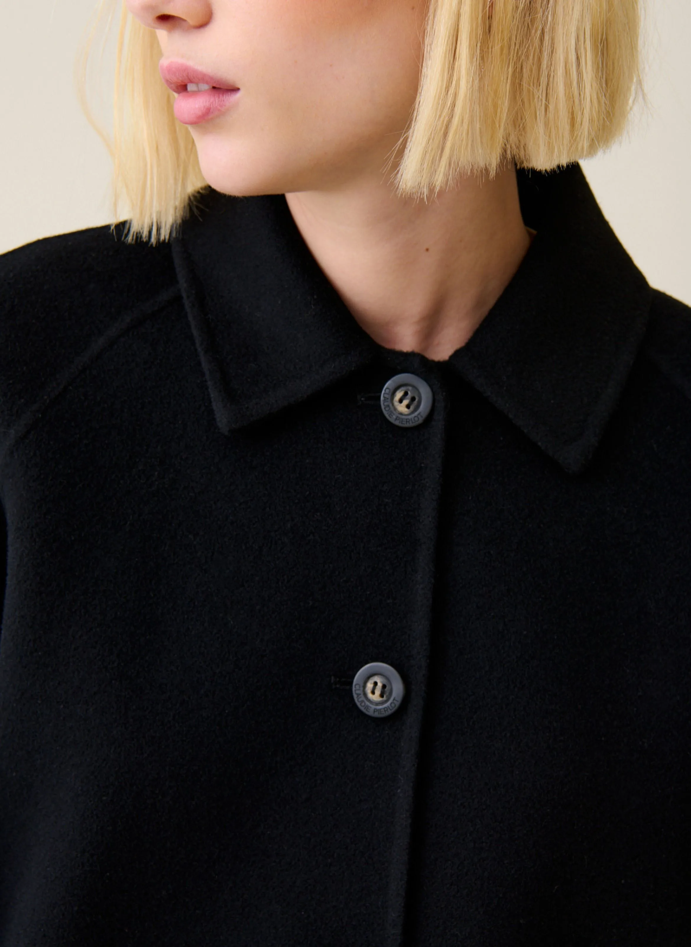 Chaqueta corta de mezcla de lana en negro