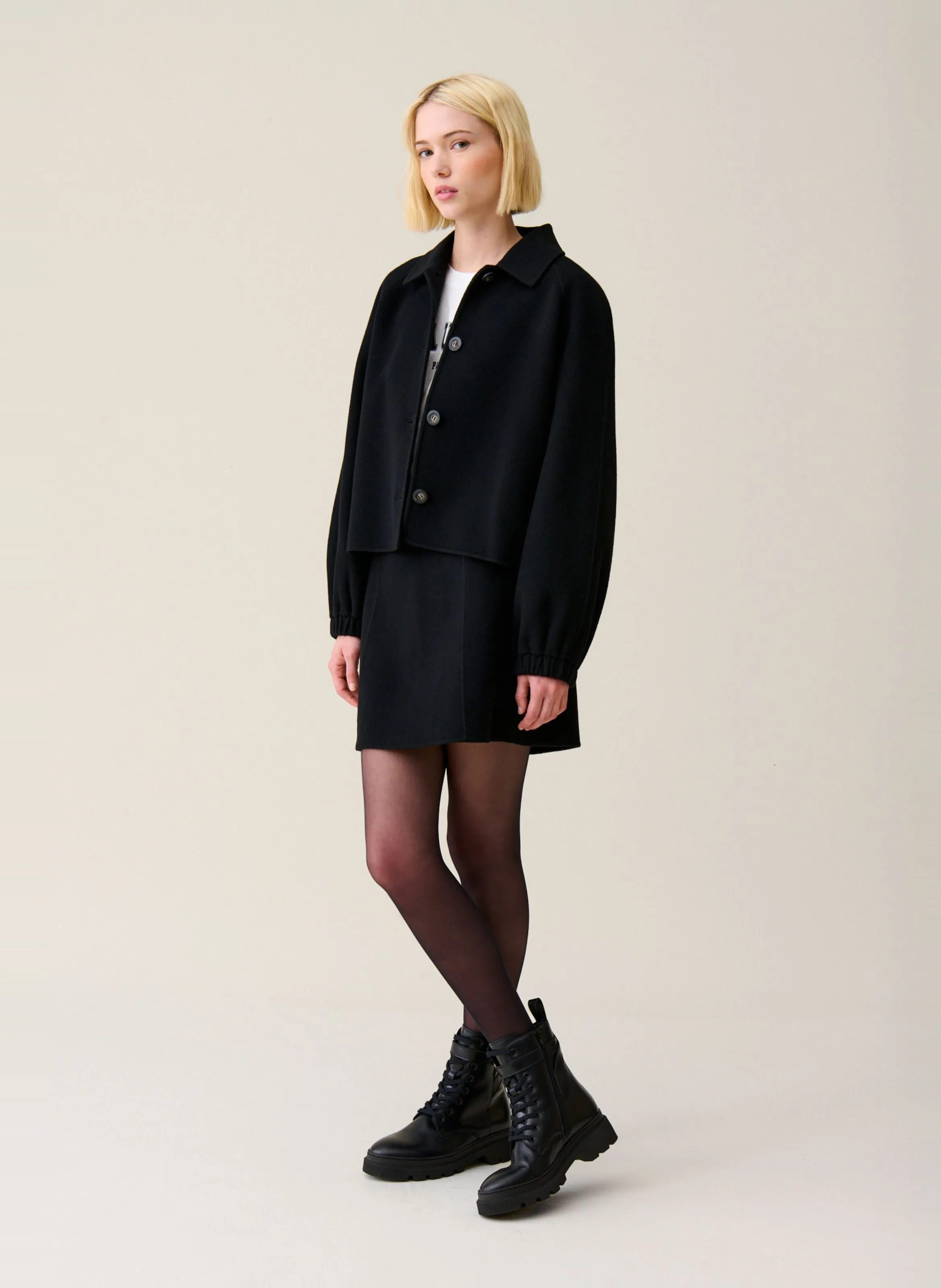 Chaqueta corta de mezcla de lana en negro