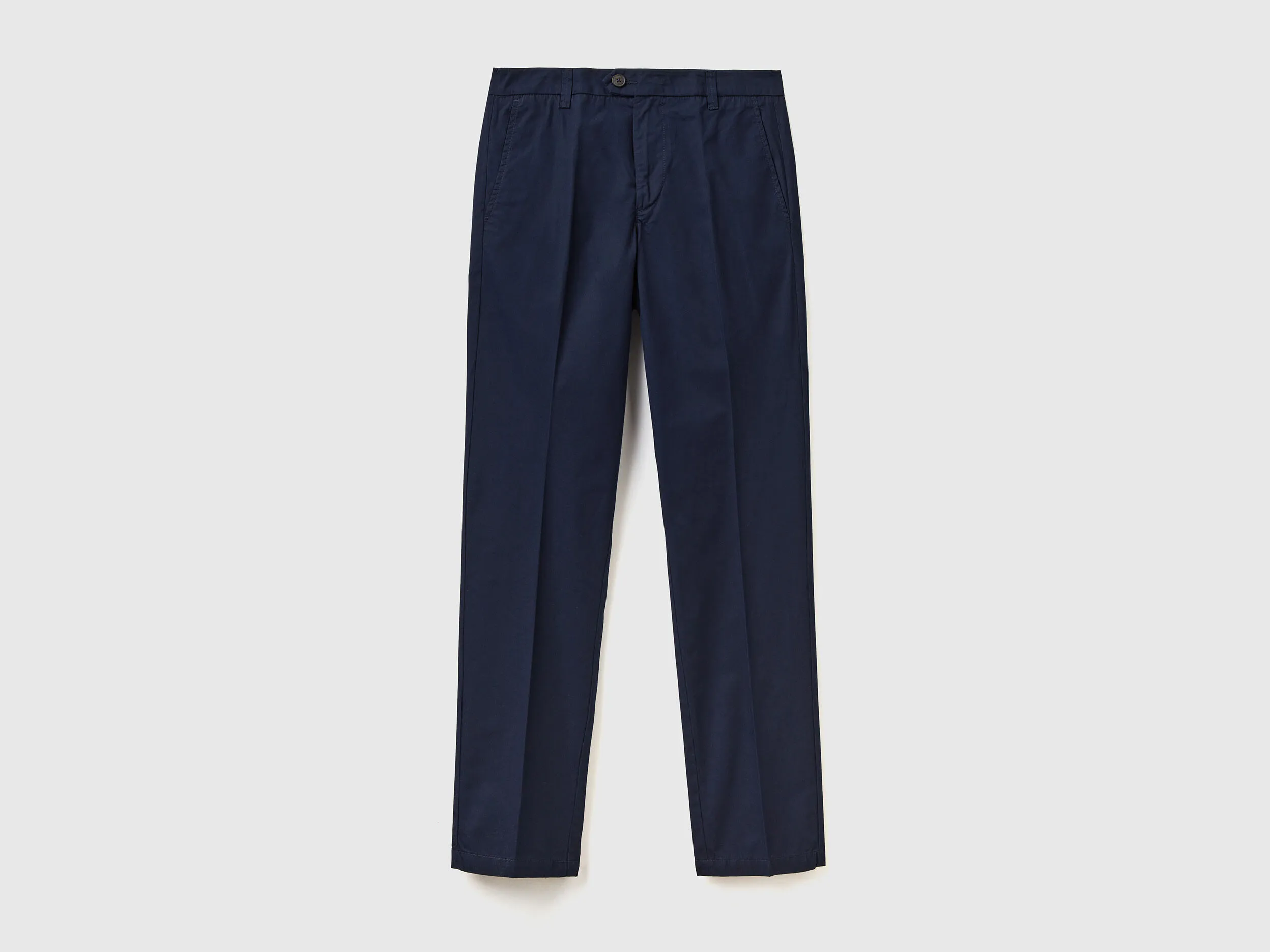 Chinos slim fit de algodón ligero