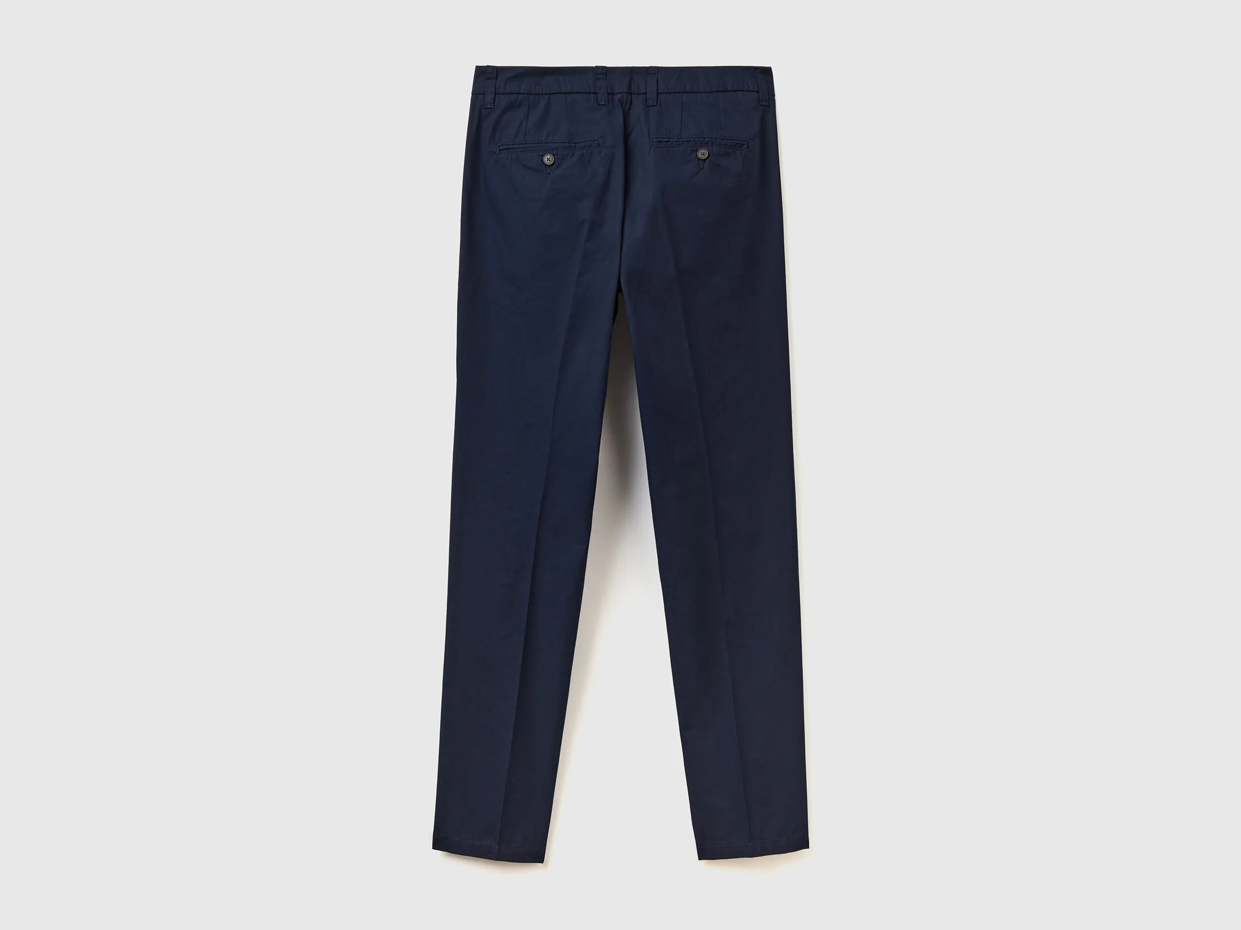 Chinos slim fit de algodón ligero