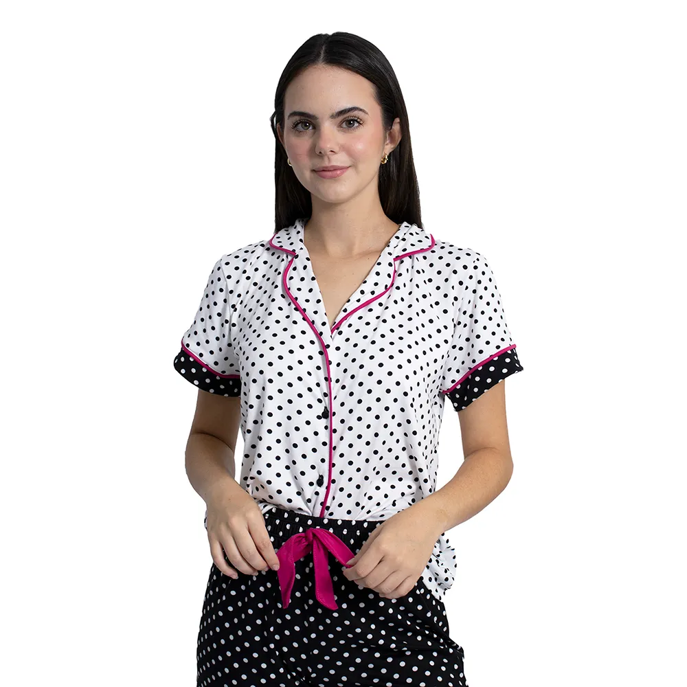 Conjunto de dormir de lunares blusa manga corta y short