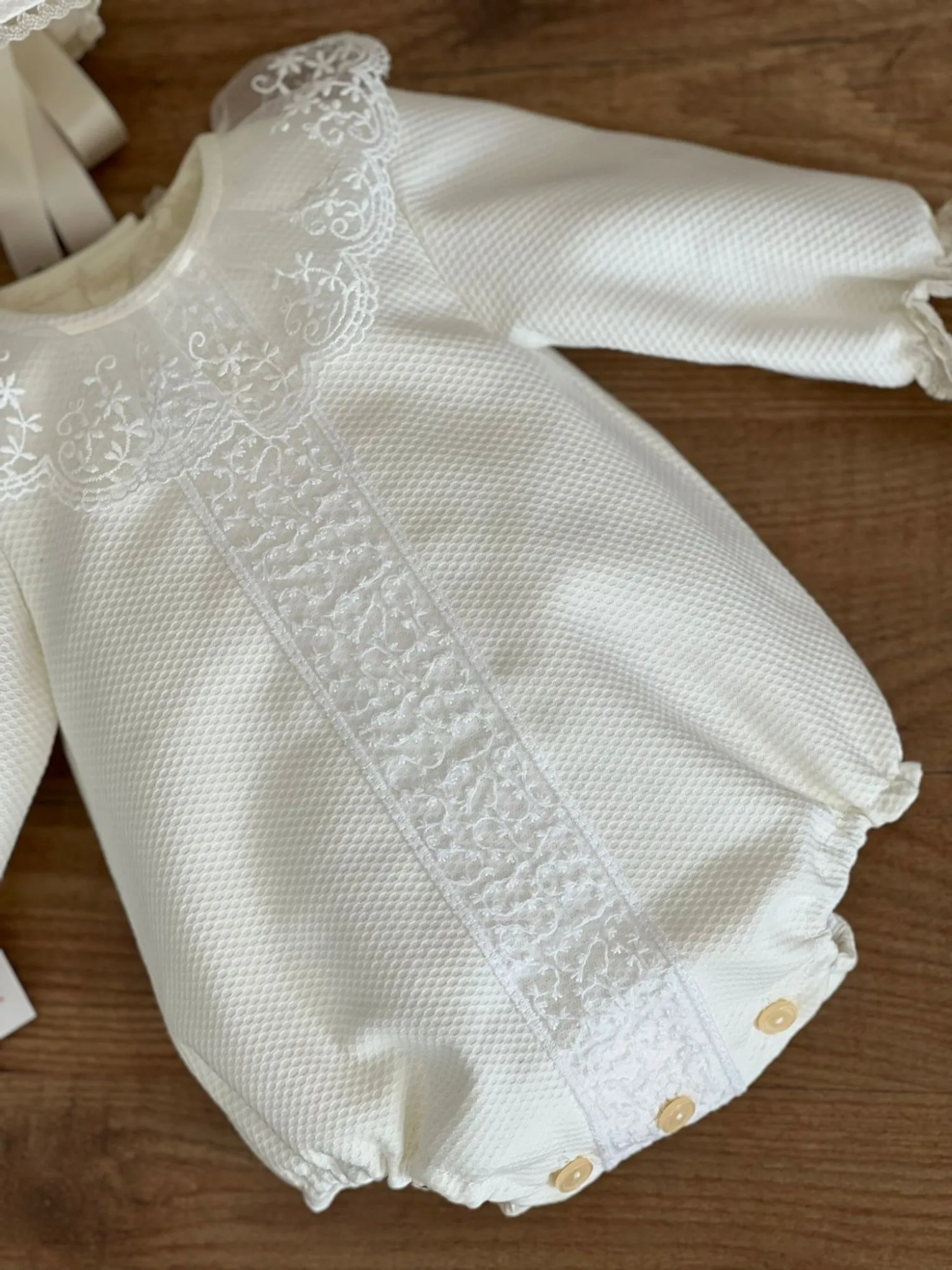 Conjunto de Pelele y capota confeccionado a mano. Varias tallas