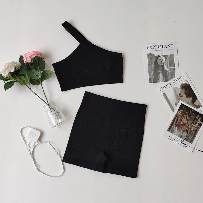 Conjunto deportivo con top de un sólo hombro