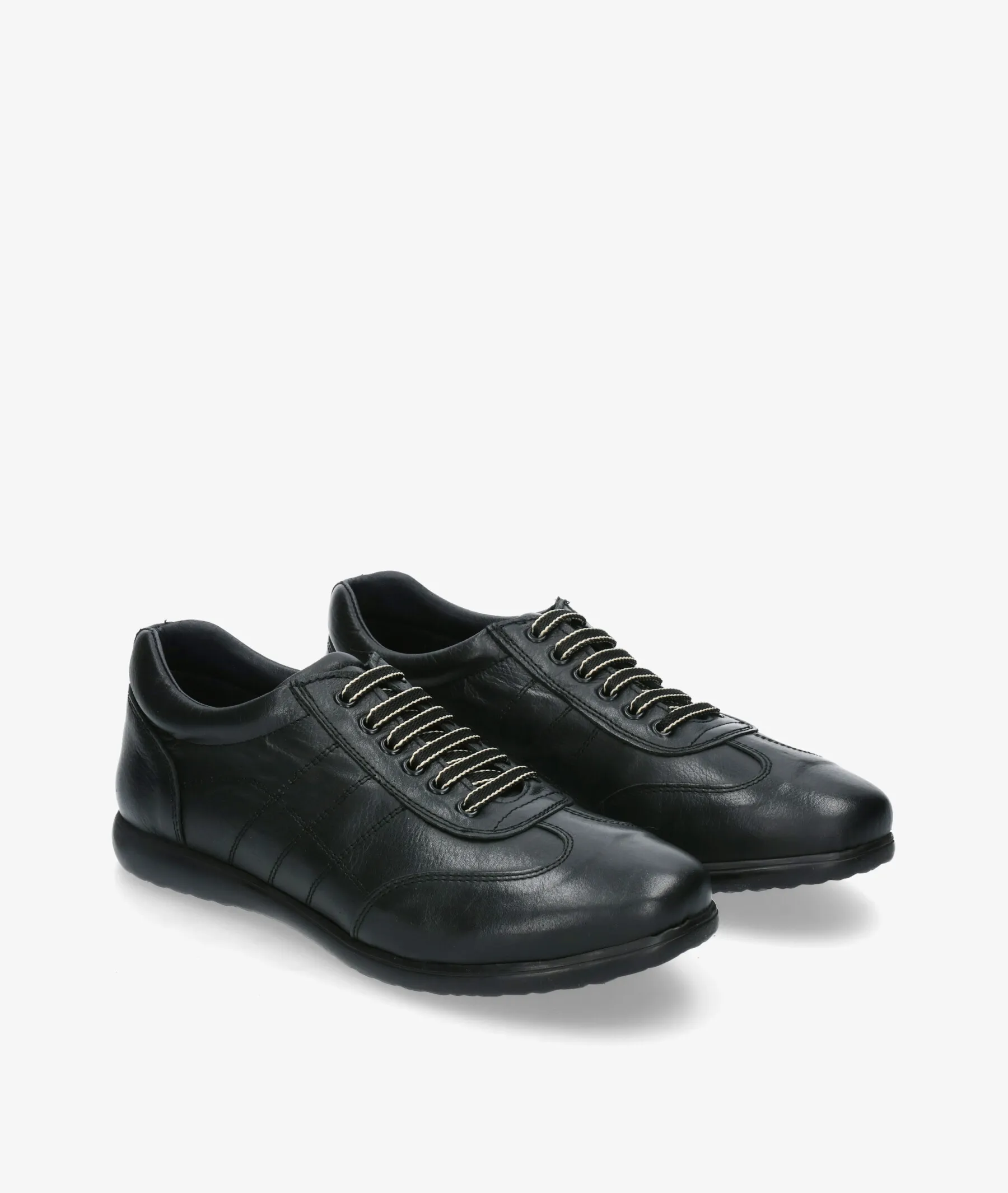 Deportivos Traveris  24102 en negro