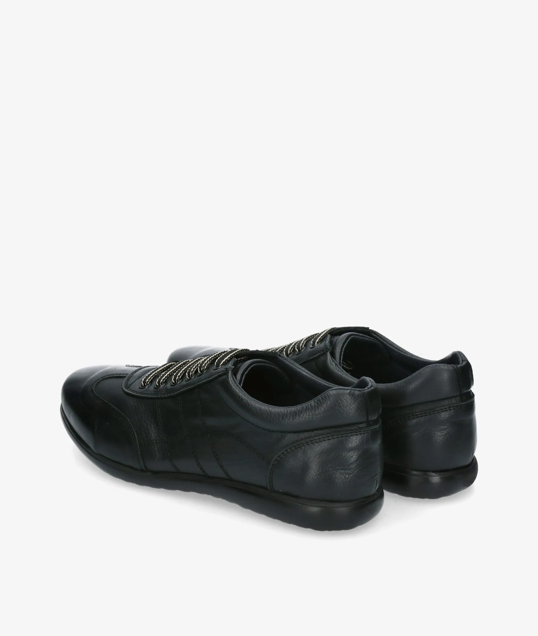 Deportivos Traveris  24102 en negro