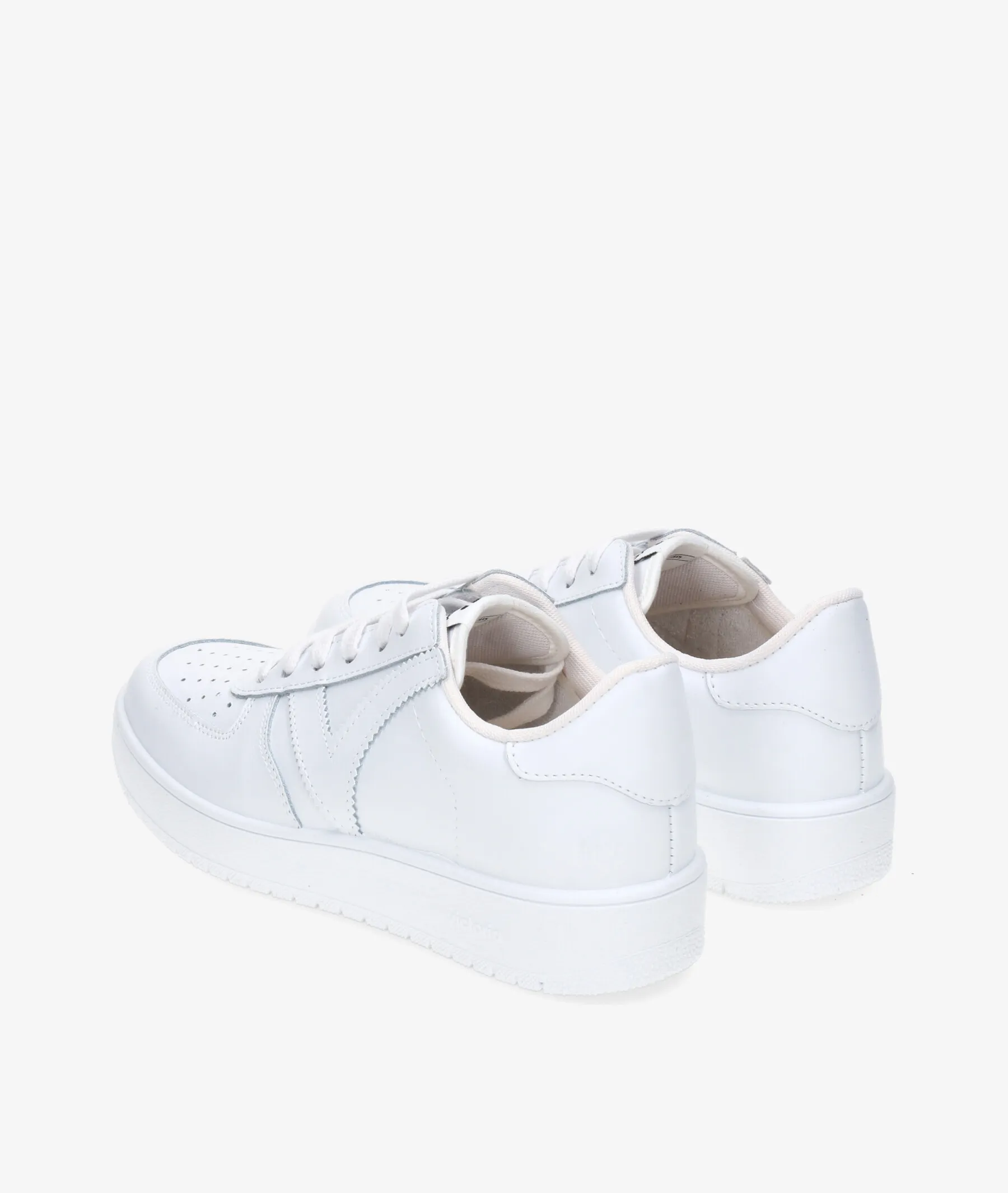Deportivos Victoria  1258245 en blanco