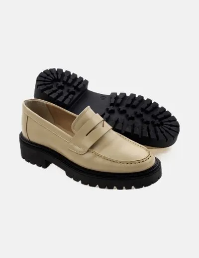 EDITED Mocasín beige plataforma