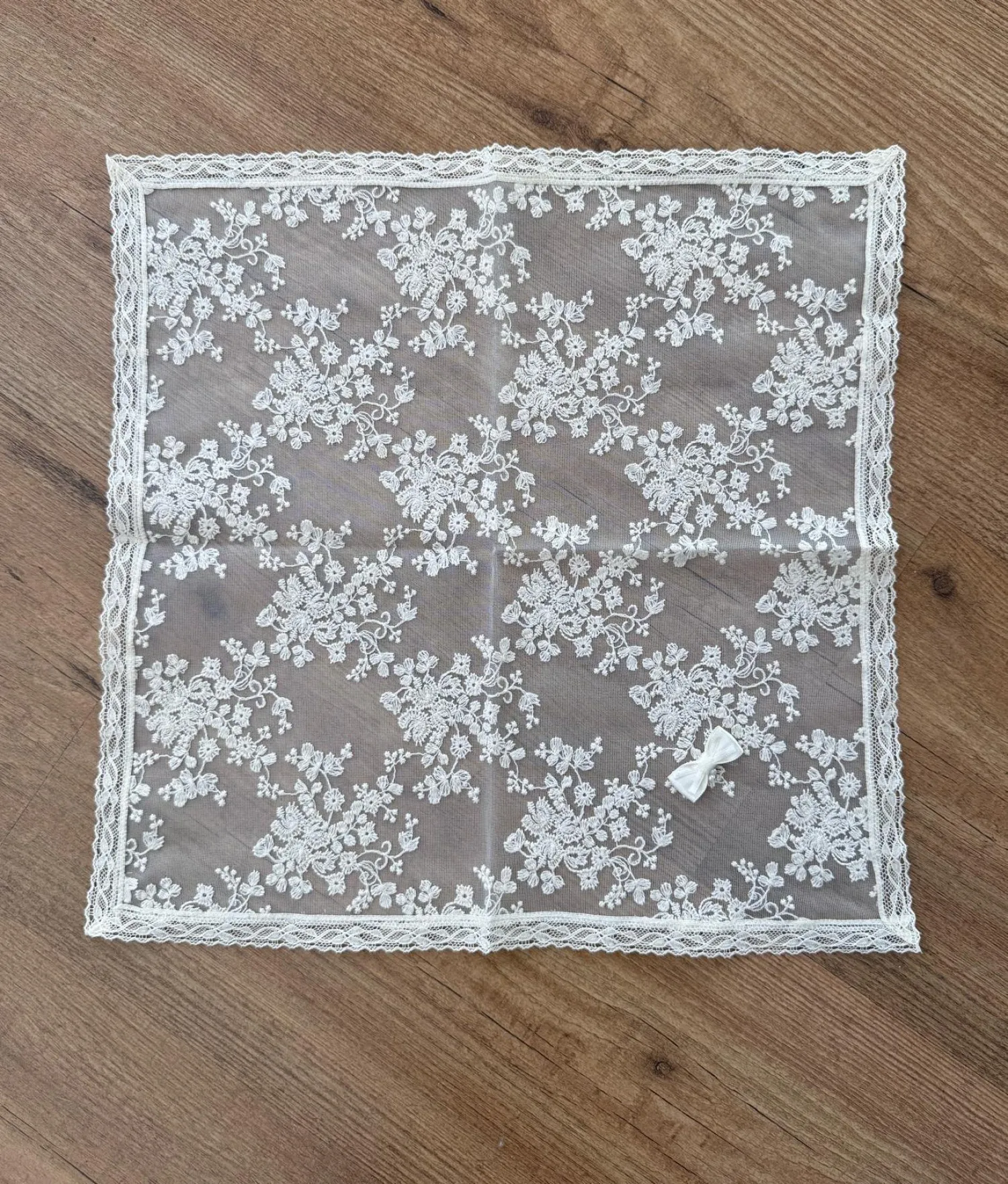 Embroidered tulle handkerchief for baptism and arras