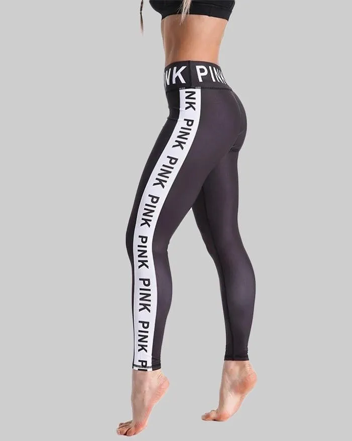 Leggings de yoga con estampado de letras de aspecto húmedo rosa