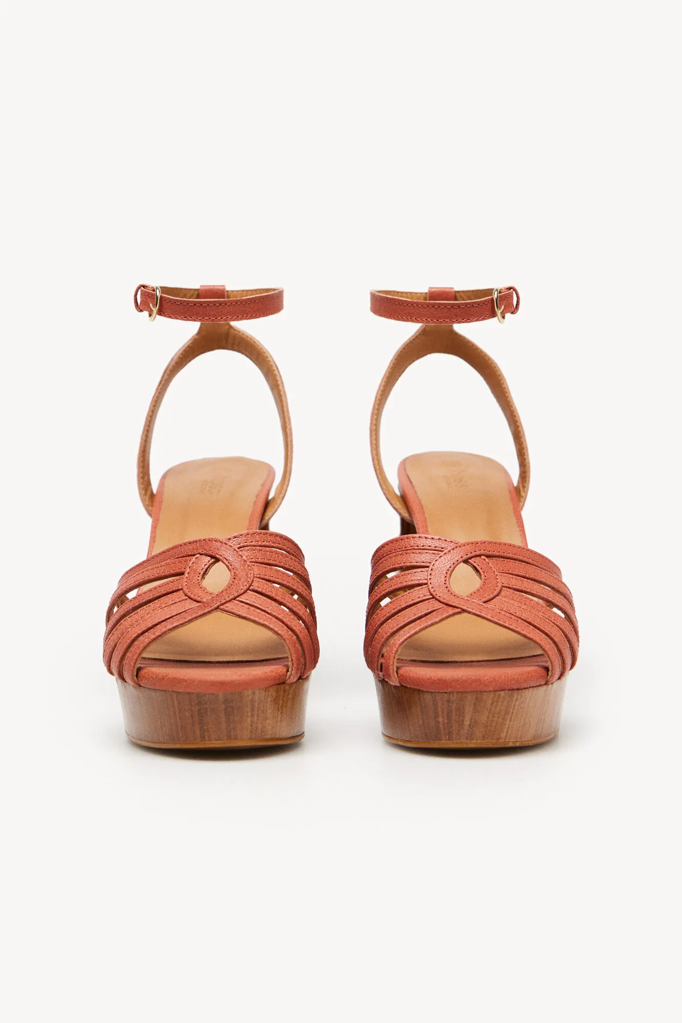 Maider. Sandalias de piel con plataforma