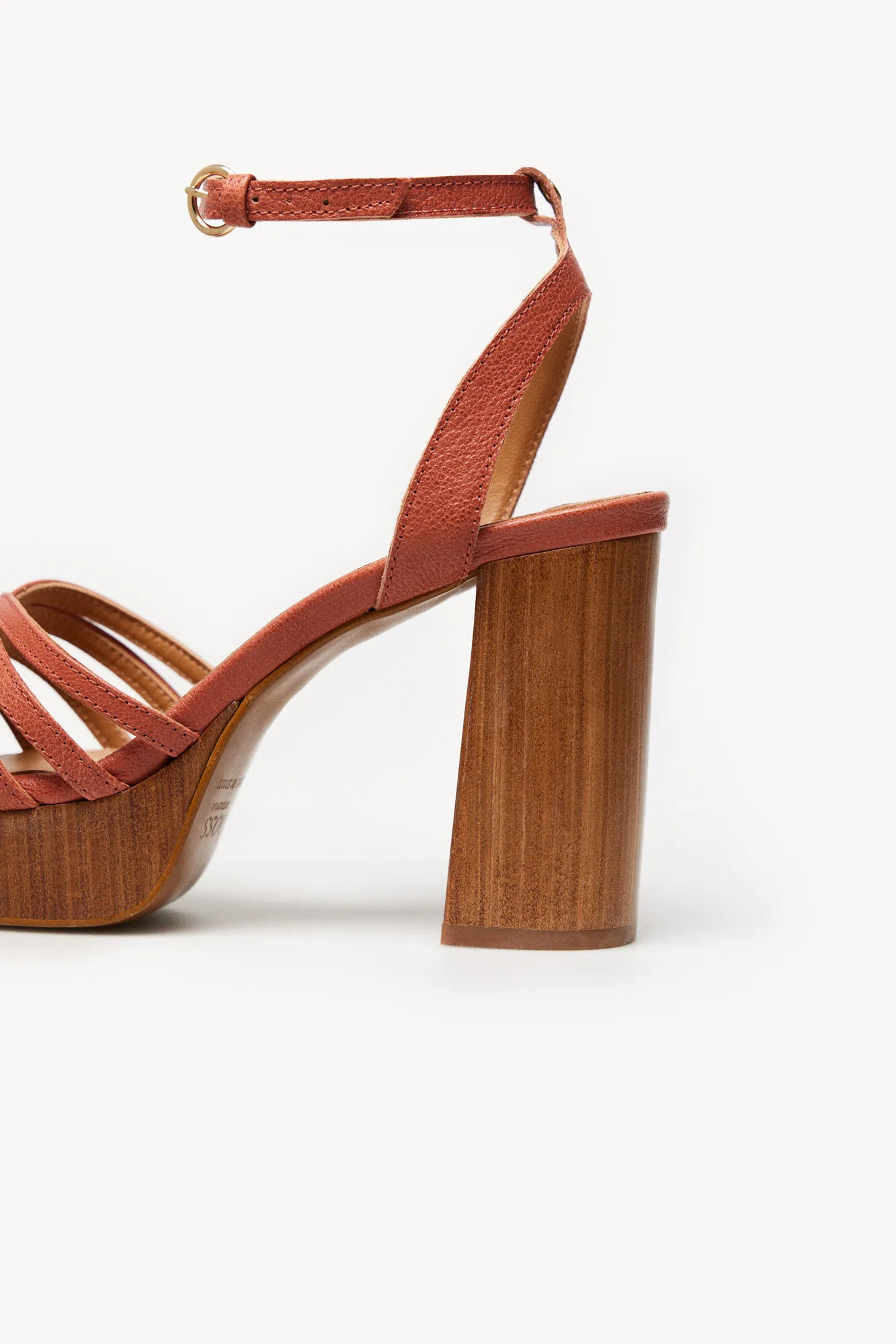 Maider. Sandalias de piel con plataforma
