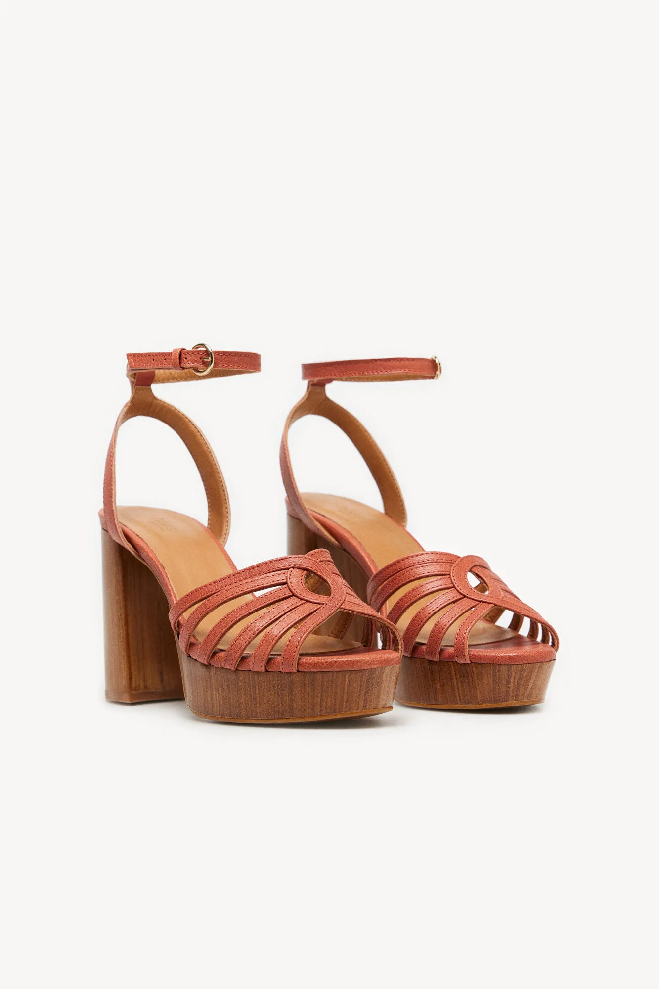 Maider. Sandalias de piel con plataforma