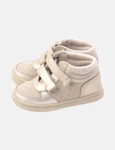 Mayoral Deportiva dorada velcro
