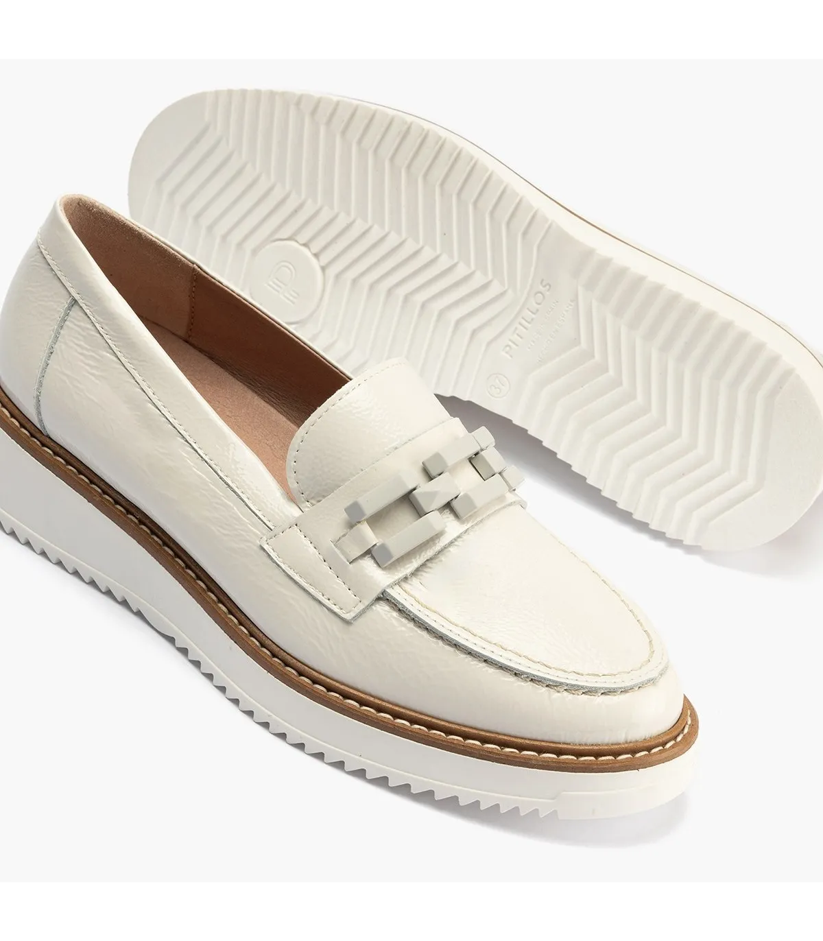 Mocasines de mujer con plataforma en piel charol con adorno