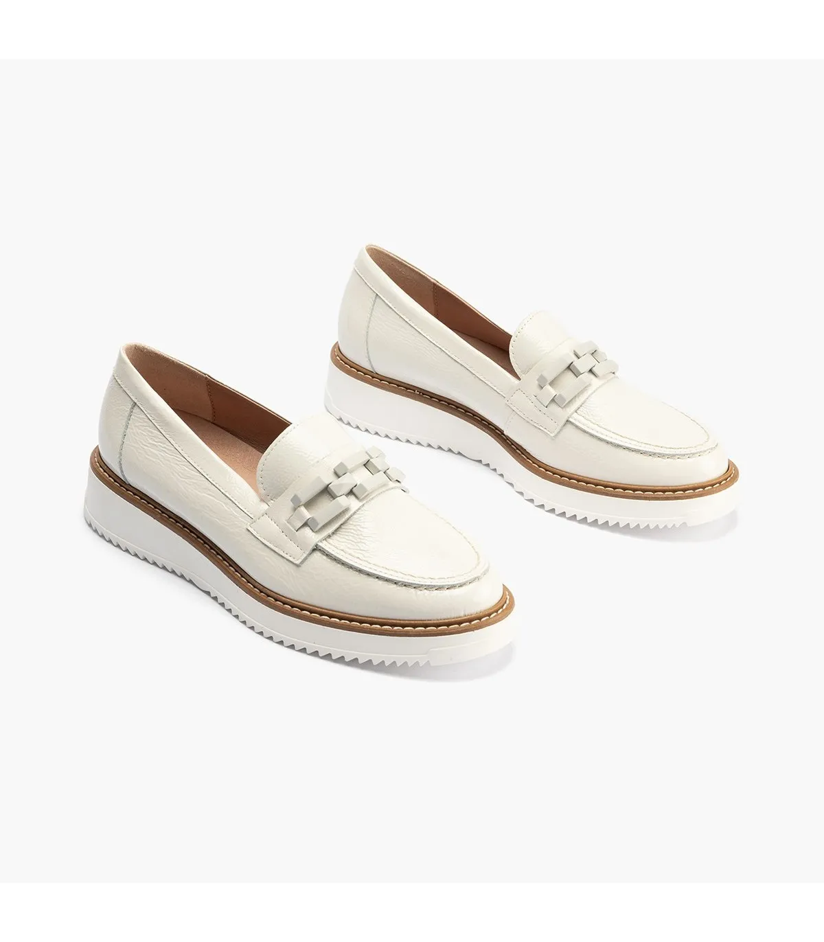 Mocasines de mujer con plataforma en piel charol con adorno