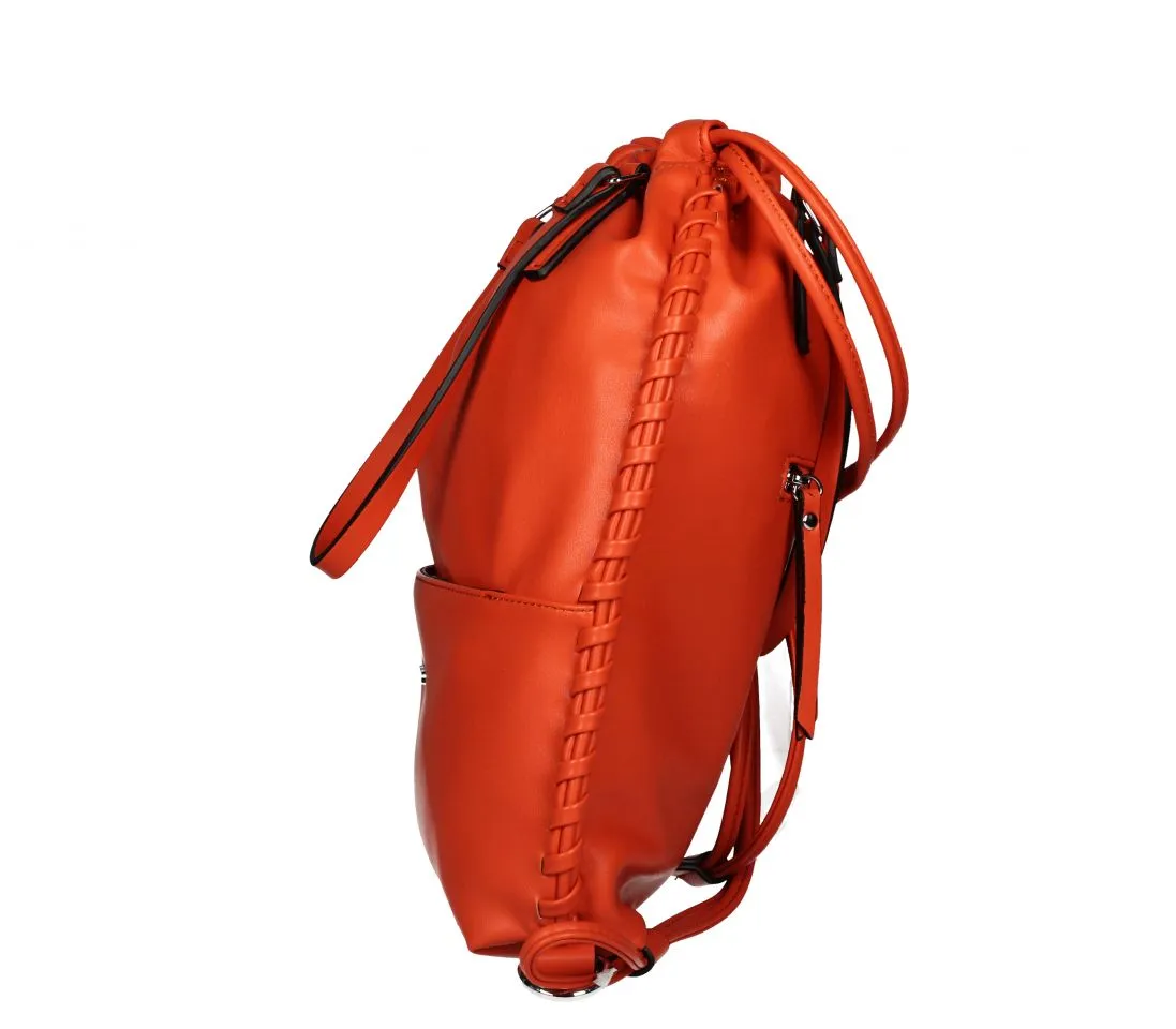 Mochila Naranja Plana Fruncida Asa Mano Bolsillo Delantero