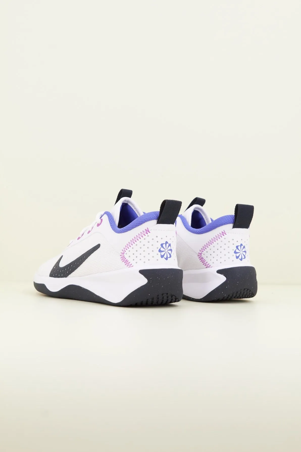 NIKE