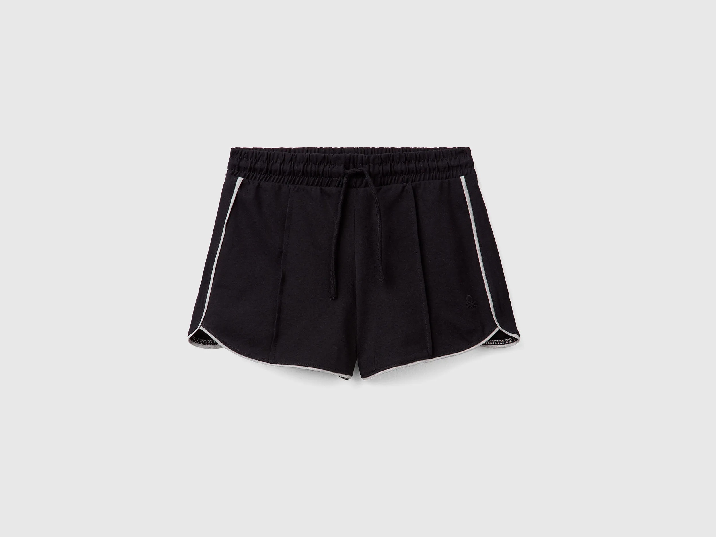 Pantalón corto de 100 % algodón con cordón