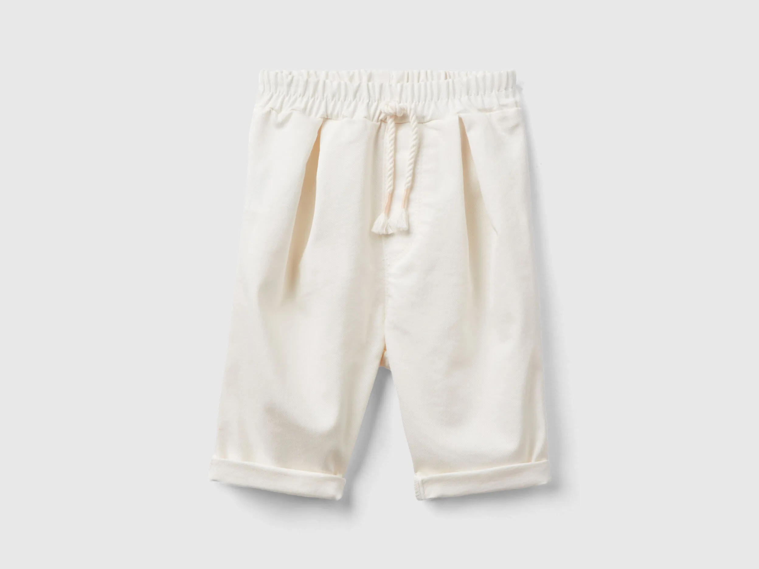 Pantalón elástico con cordón de ajuste