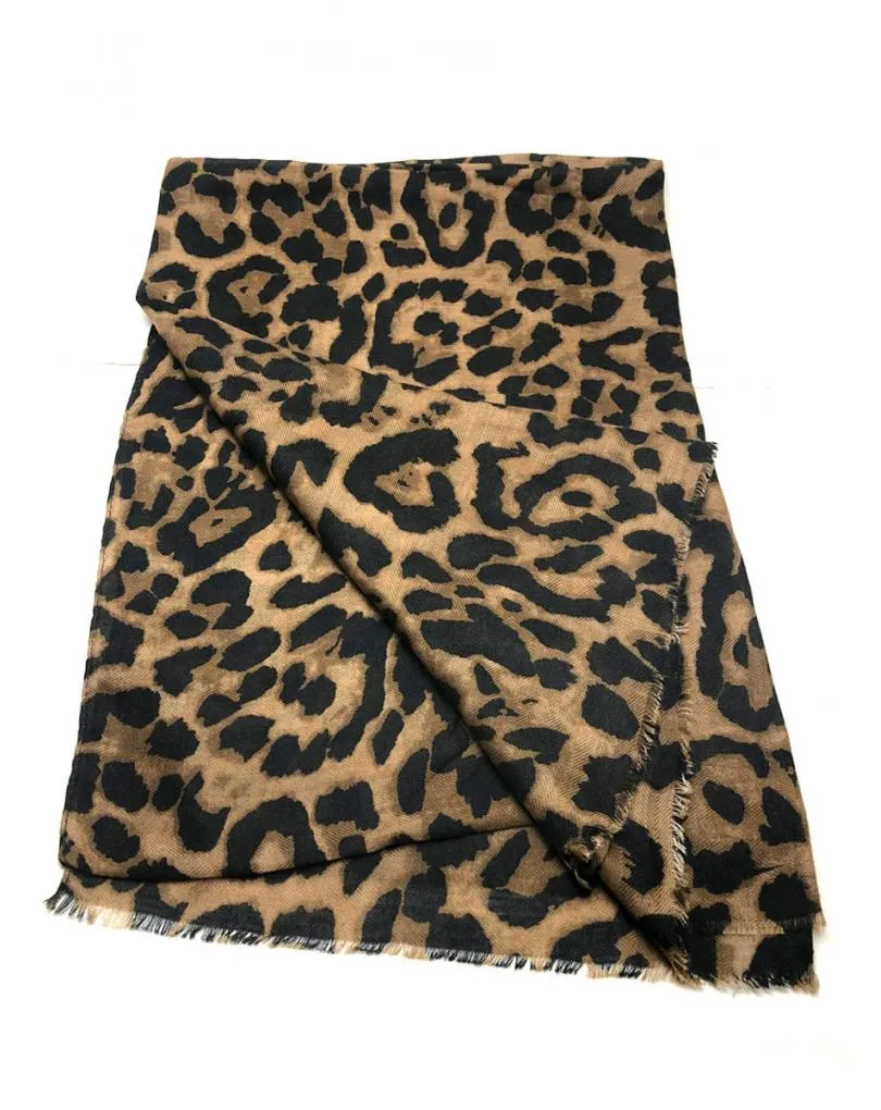 PAÑUELOS Y PASMINAS MARRONES DE ESTAMPADO ANIMAL PRINT