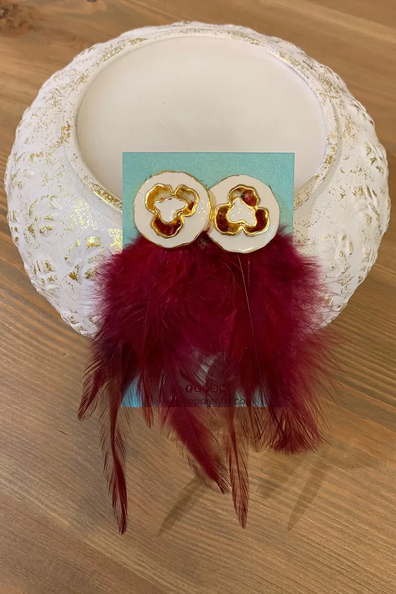 Pendientes Aplicación Blanca y Dorada y Plumas Burdeos