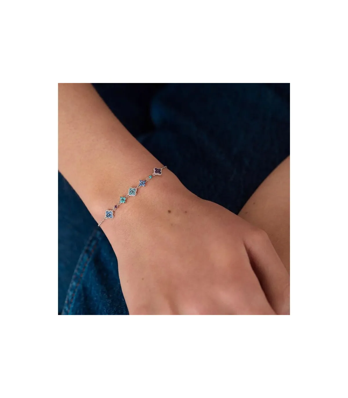 PULSERA AGATHA DE CADENA BELOVED PLATA CON BAñO RODIO Y FLORECITAS MULTICOLOR  2420776255TU
