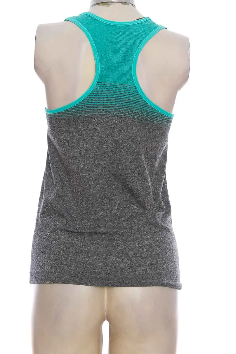 ROPA DEPORTIVA / SALIDA DE BAñO COLOR GRIS  K&AMP;D