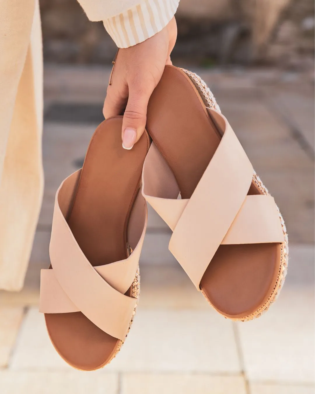 SANDALIA DE PLATAFORMA ESTILO MULA PARA MUJER EN ROSA  AGLAE