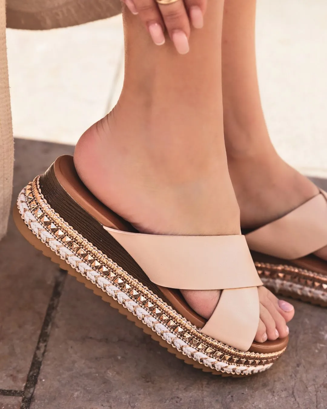 SANDALIA DE PLATAFORMA ESTILO MULA PARA MUJER EN ROSA  AGLAE