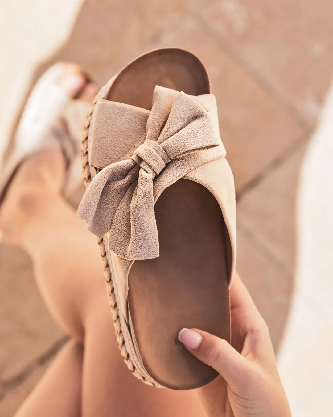 SANDALIA DE PLATAFORMA PARA MUJER CóMODA EN COLOR BEIGE  ANAIS