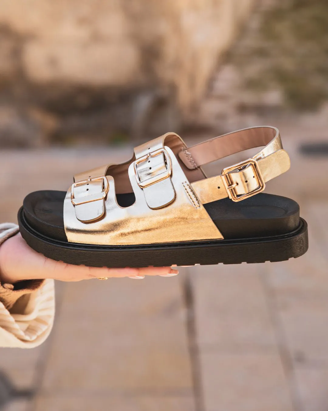 SANDALIAS DE PLATAFORMA DORADAS PARA MUJER  BETTINA