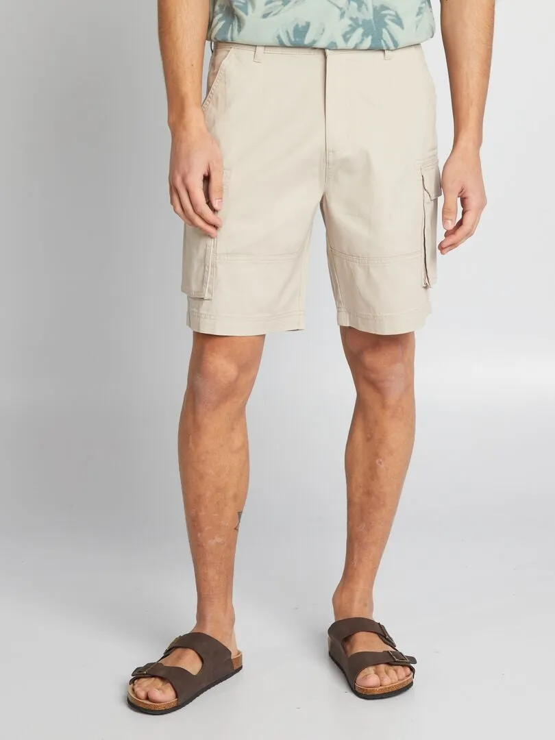 SHORT CHINO CON BOLSILLOS EN LOS LATERALES  GRIS