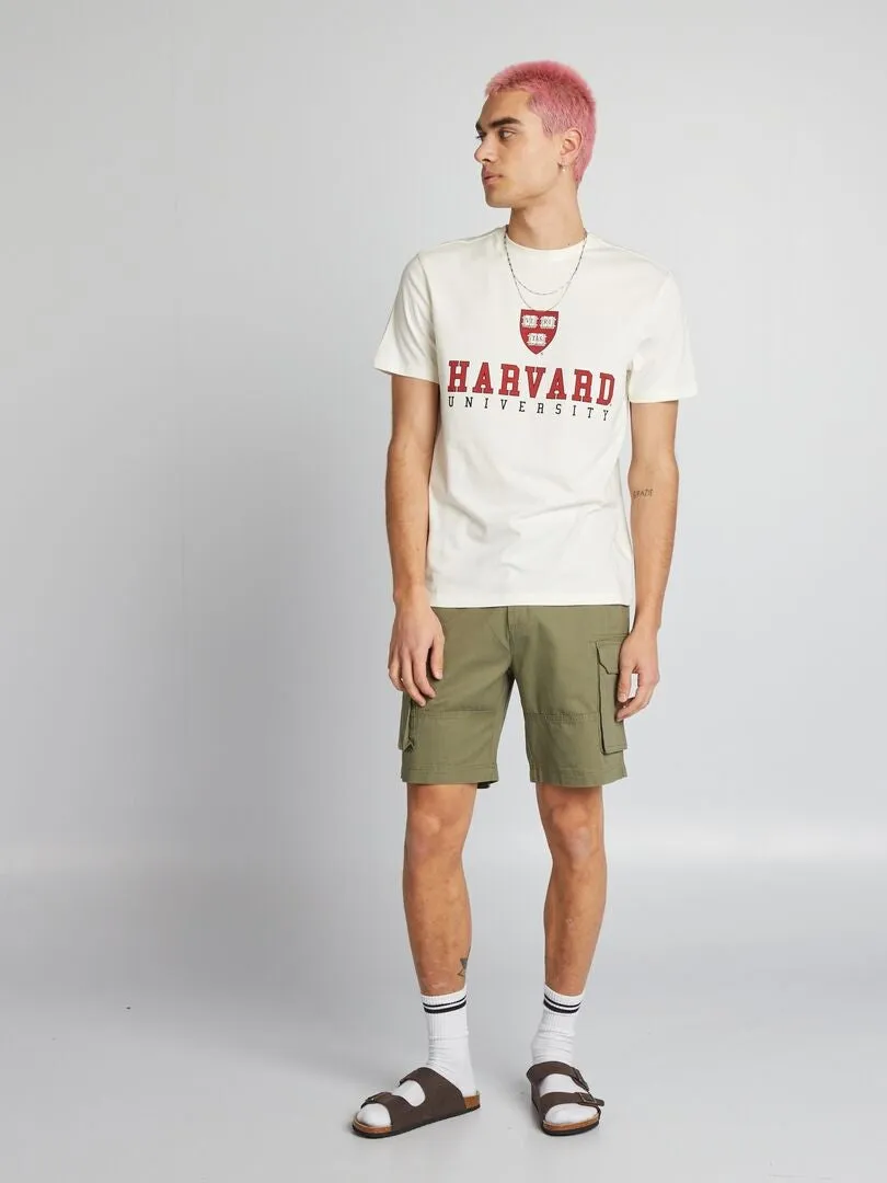 SHORT CHINO CON BOLSILLOS EN LOS LATERALES  VERDE