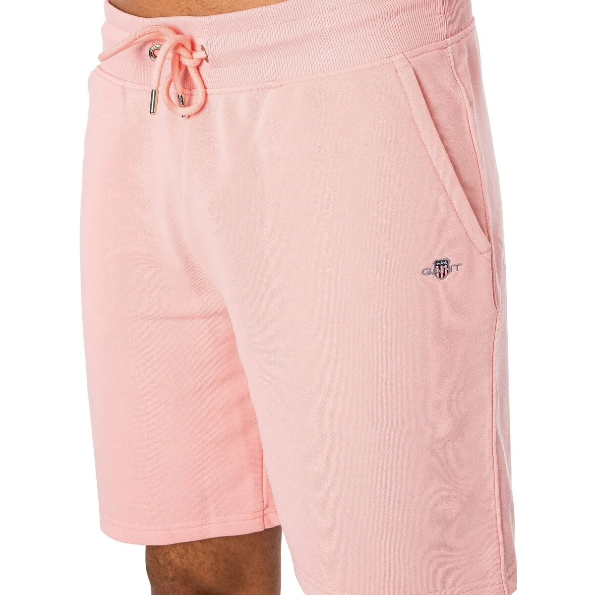 Shorts Deportivos Con Escudo Regular