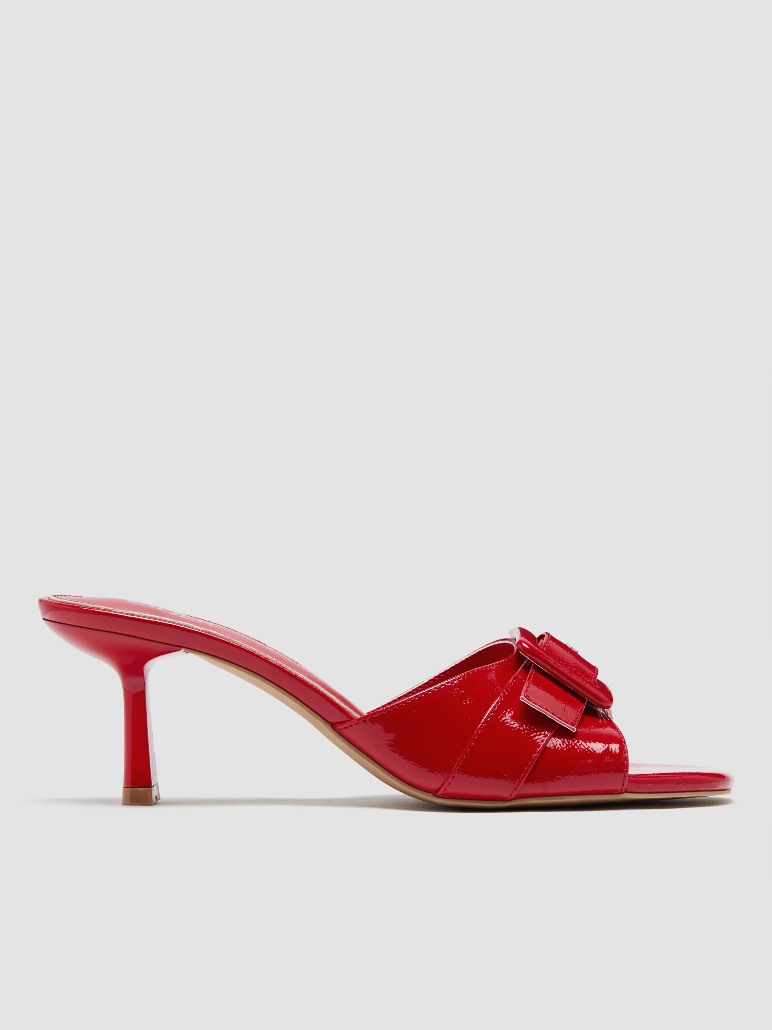 Tacones con hebilla
