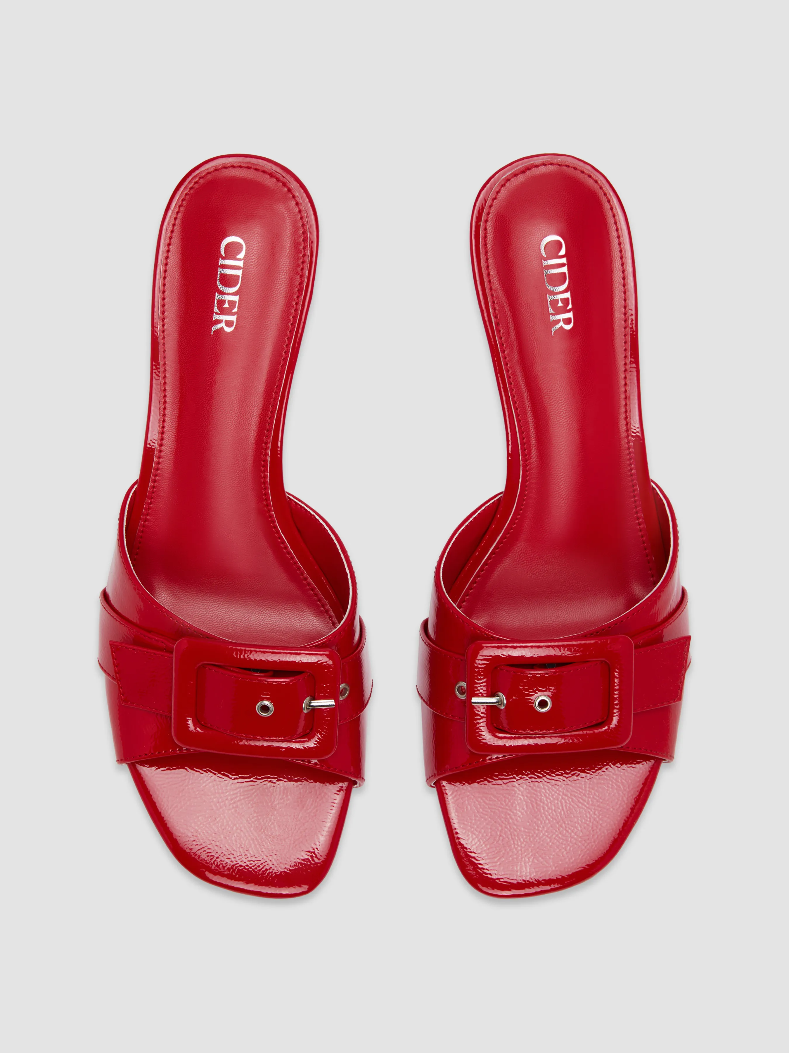 Tacones con hebilla